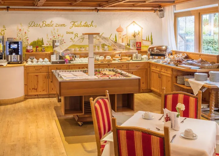 מלון Posthotel 3*